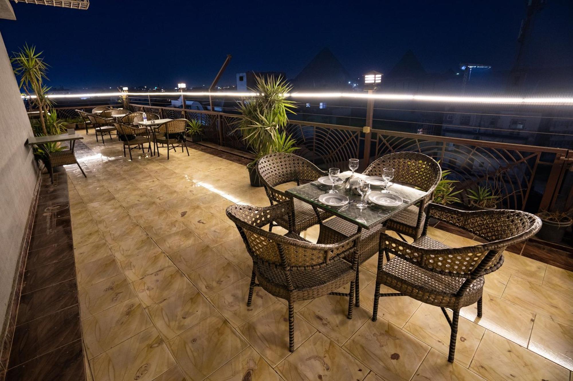 Hotel Pyramids Gem Plaza Kafret el-Gabal Esterno foto